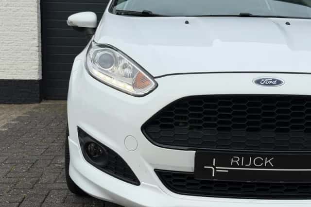 Ford Fiesta (2014) thumbnail 5