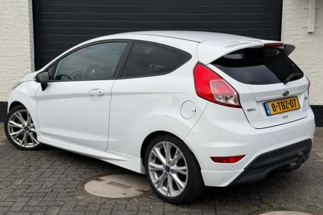 Ford Fiesta (2014) thumbnail 6