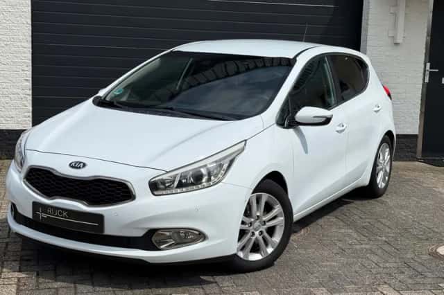 Kia Cee'd (2012) thumbnail 1