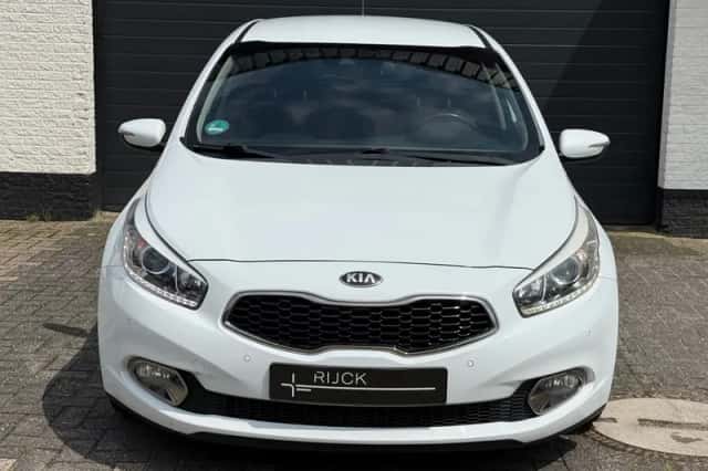 Kia Cee'd (2012) thumbnail 2