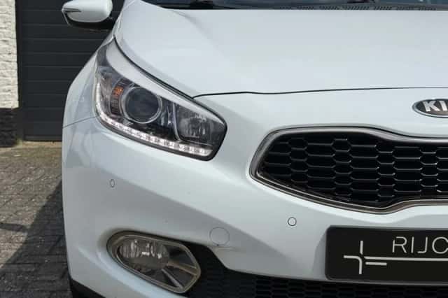 Kia Cee'd (2012) thumbnail 4