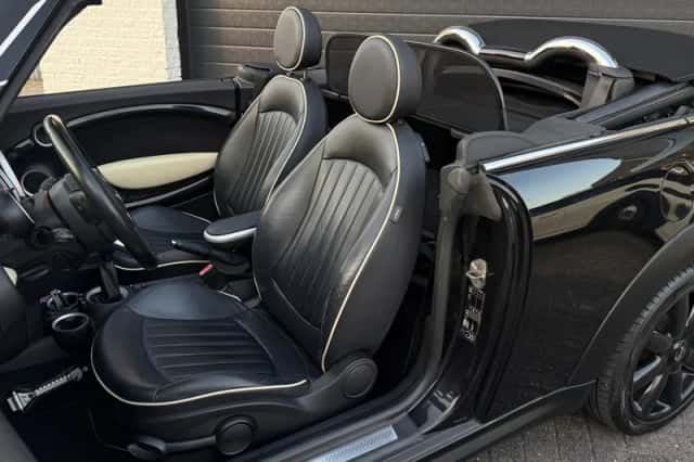MINI Cabrio (2010) thumbnail 3
