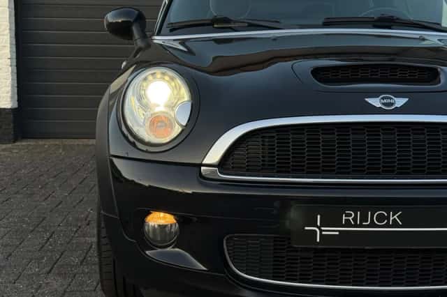 MINI Cabrio (2010) thumbnail 4