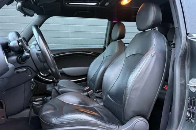 MINI Cooper S (2011) thumbnail 2