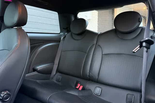 MINI Cooper S (2011) thumbnail 5