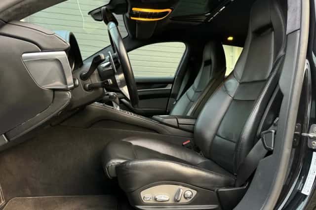 Porsche Panamera (2011) thumbnail 3