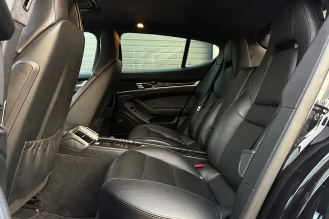 Porsche Panamera (2011) thumbnail 4