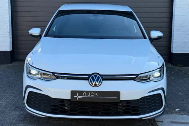 Volkswagen Golf (2021) thumbnail 2
