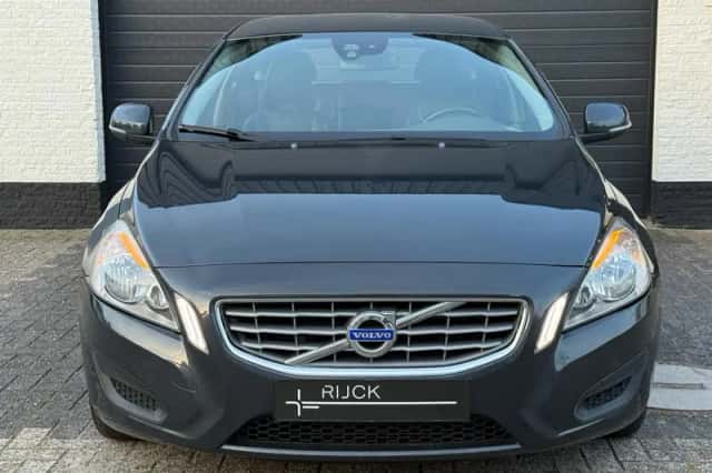 Volvo V60 (2012) thumbnail 2