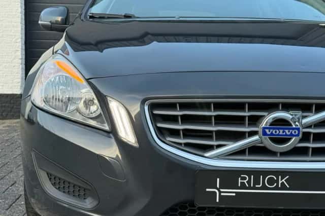 Volvo V60 (2012) thumbnail 5