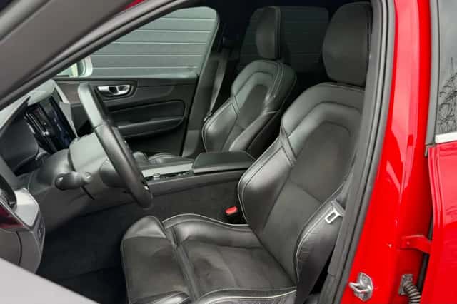 Volvo XC60 (2018) thumbnail 3