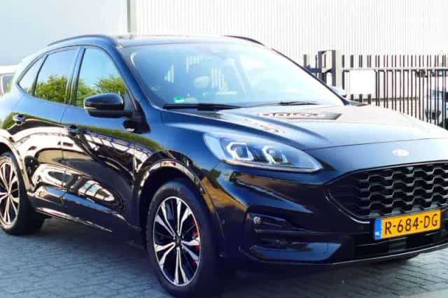 Ford Kuga (2021) thumbnail 1