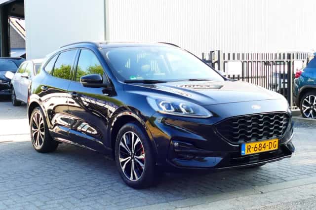 Ford Kuga (2021) thumbnail 2