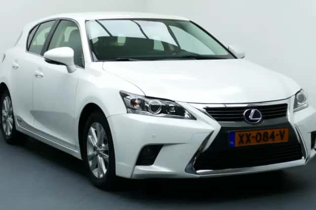Lexus CT (2017) thumbnail 1