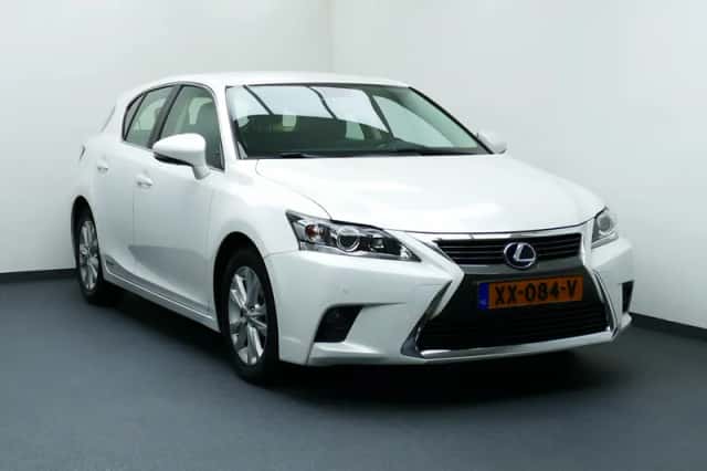 Lexus CT (2017) thumbnail 2