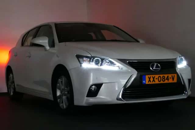 Lexus CT (2017) thumbnail 5