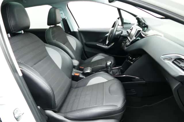 Peugeot 2008 (2018) thumbnail 5