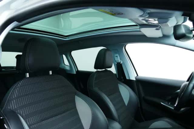 Peugeot 2008 (2018) thumbnail 6