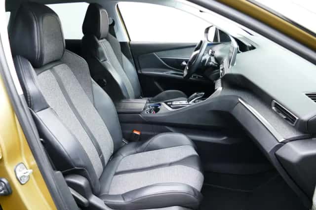 Peugeot 3008 (2018) thumbnail 5