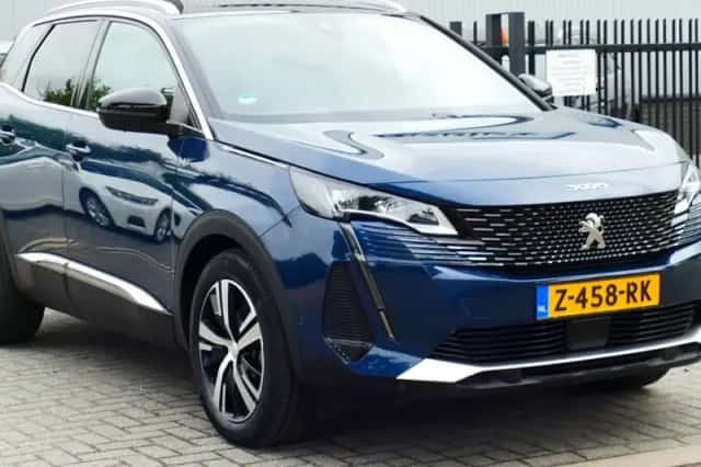 Peugeot 3008 (2022) thumbnail 1