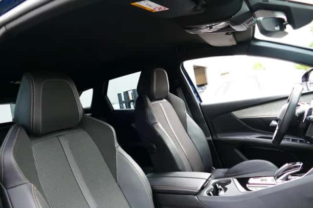 Peugeot 3008 (2022) thumbnail 5
