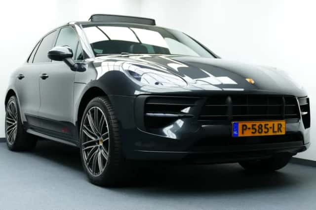 Porsche Macan (2021) thumbnail 3
