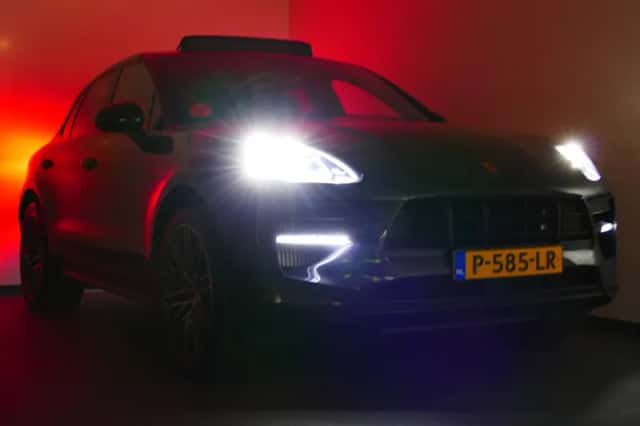 Porsche Macan (2021) thumbnail 3