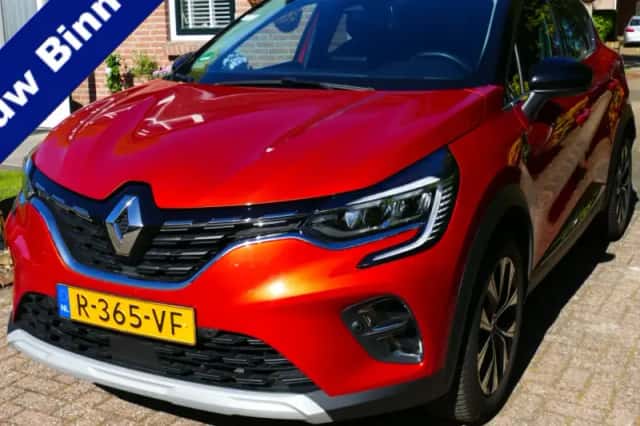 Renault Captur (2022) thumbnail 1