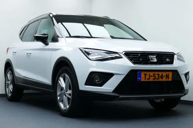 SEAT Arona (2018) thumbnail 3