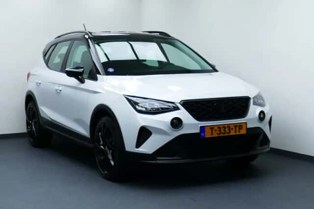 SEAT Arona (2023) thumbnail 2