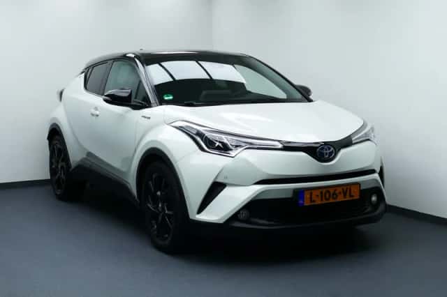 Toyota C-HR (2019) thumbnail 2