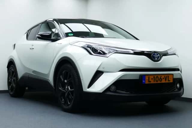 Toyota C-HR (2019) thumbnail 3