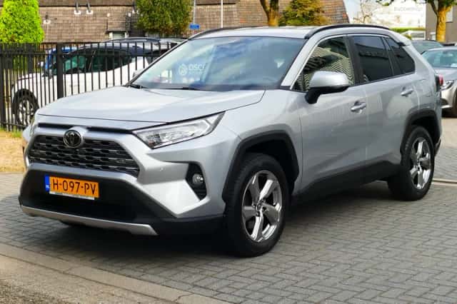 Toyota RAV4 (2020) thumbnail 3
