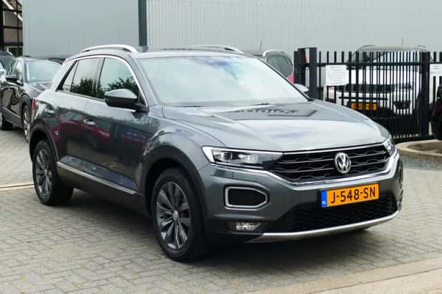 Volkswagen T-Roc (2019) thumbnail 2
