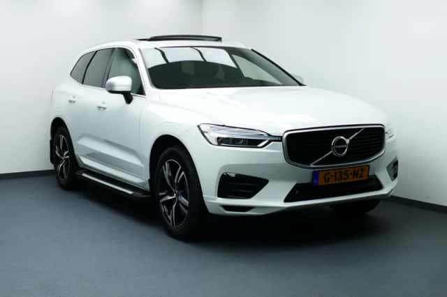 Volvo XC60 (2017) thumbnail 2