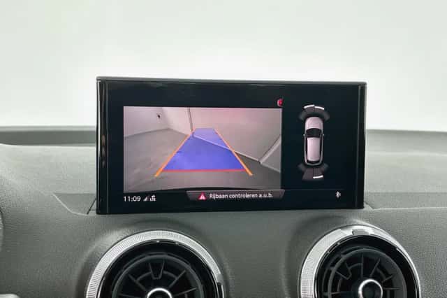 Audi Q2 (2021) thumbnail 5