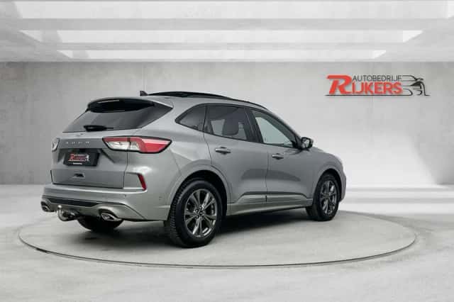 Ford Kuga (2023) thumbnail 2