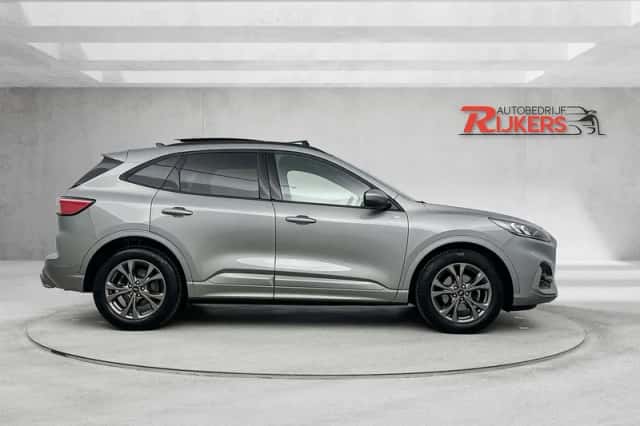 Ford Kuga (2023) thumbnail 6