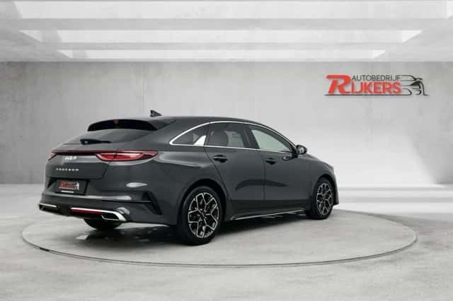 Kia Proceed (2024) thumbnail 2