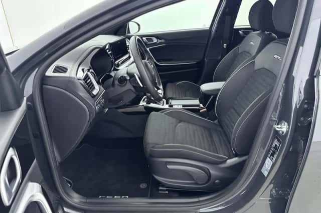 Kia Proceed (2024) thumbnail 5