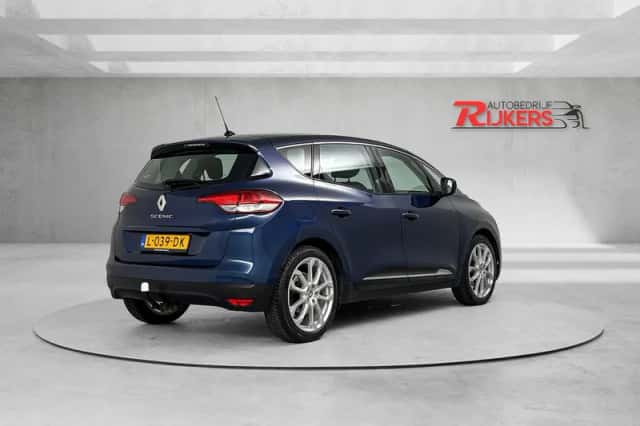 Renault Scénic (2017) thumbnail 2