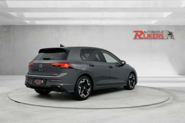 Volkswagen Golf (2025) thumbnail 2