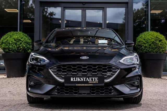 Ford Focus (2021) thumbnail 3