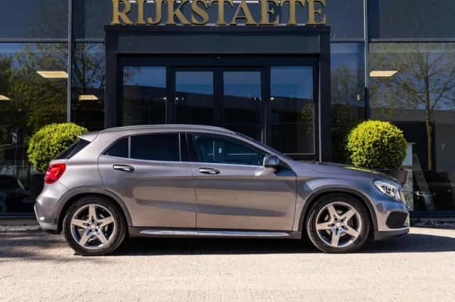 Mercedes-Benz GLA (2015) thumbnail 6