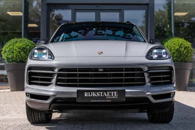 Porsche Cayenne (2018) thumbnail 3