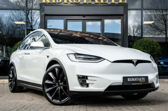 Tesla Model X (2017) thumbnail 3