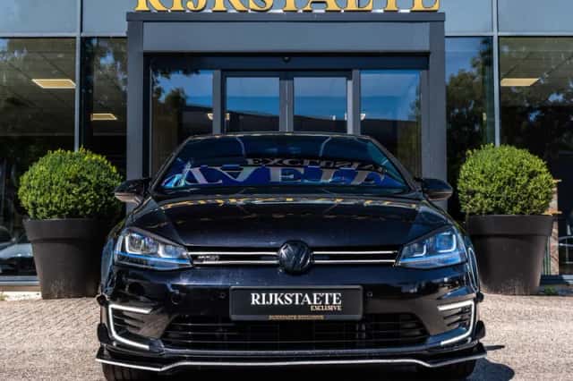Volkswagen Golf (2016) thumbnail 3