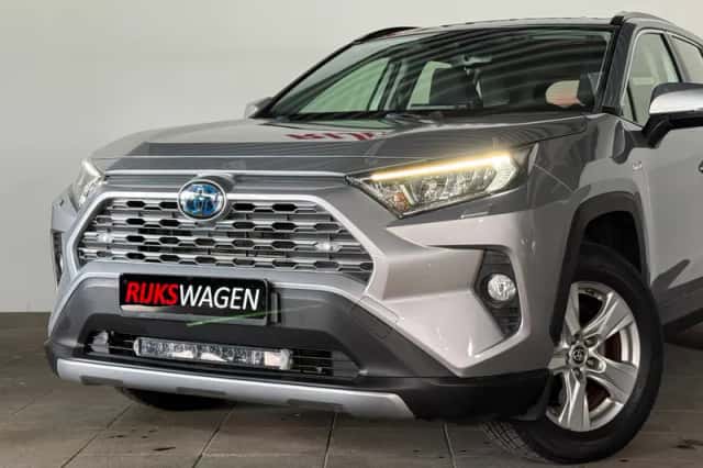 Toyota RAV4 (2020) thumbnail 6