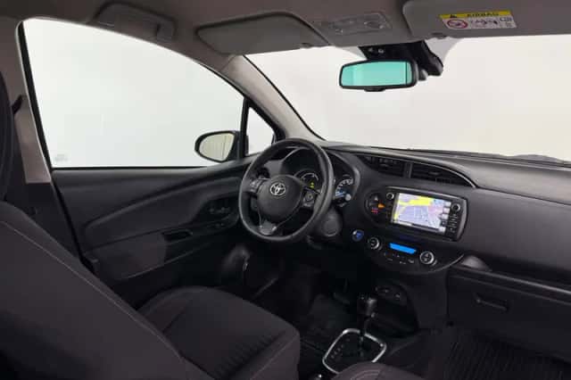 Toyota Yaris (2019) thumbnail 3