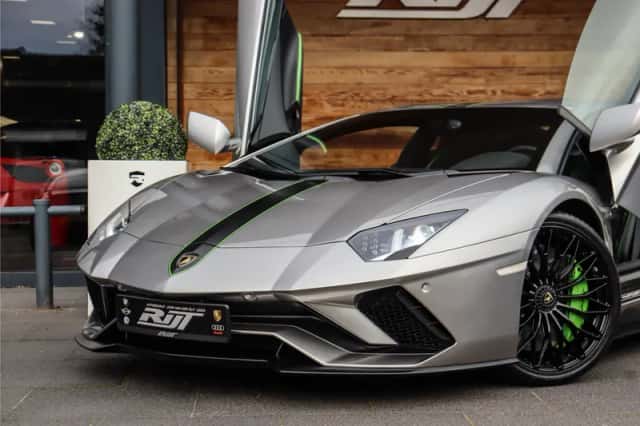 Lamborghini Aventador (2018) thumbnail 2